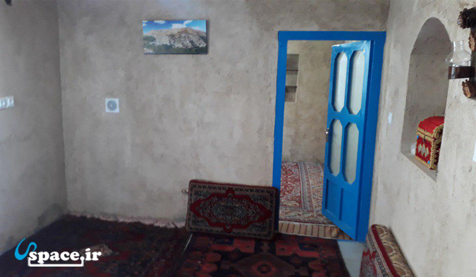 نمایی از اتاق سنتی اقامتگاه بوم گردی گلین - سنندج - روستای گلین